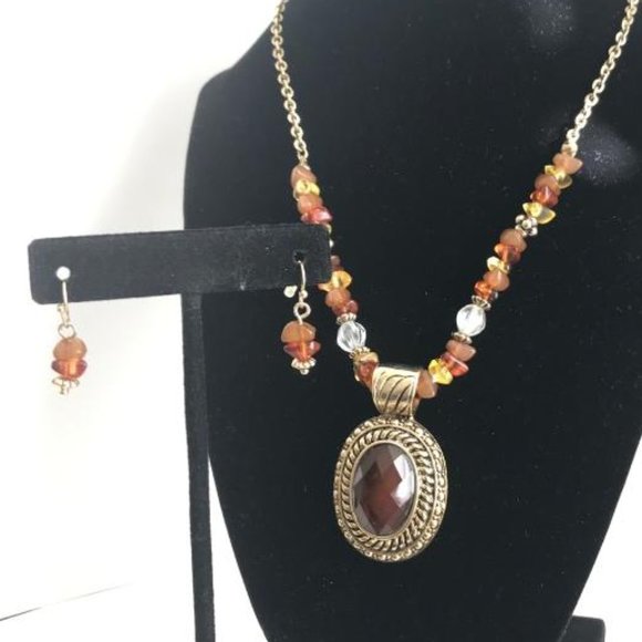 Vintage Avon Necklace & Earrings Set - Picture 3 of 7